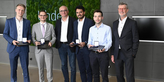 A group photo of the four award winners together with Rector Prof. Manfred Bayer and Guido Baranowski from the Society of Friends of TU Dortmund University.