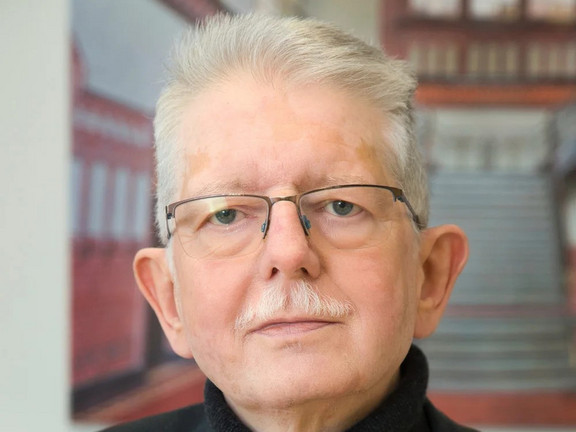 Das Bild zeigt eine Portraitaufnahmen von Professor Rabe, Professor für „IT in Produktion und Logistik“ , der am 22. August im Alter von 64 Jahren nach Krankheit verstorben ist.