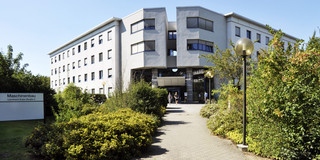 Fakultät Maschinenbau Die Fakultät Maschinenbau von außen