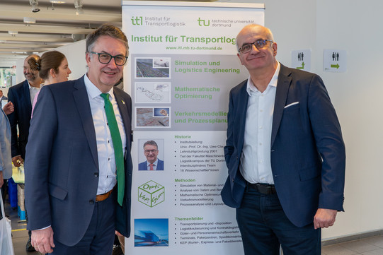 Prof. Clausen mit Rektor Prof. Bayer