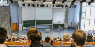 Hinterköpfe bei Vorlesung im Audimax Hinterköpfe bei Vorlesung im Audimax